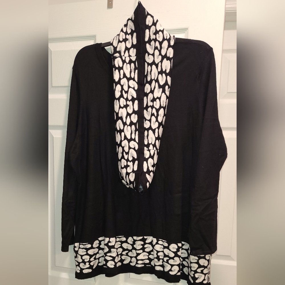 Black and White Patterned Long Sleeve Top
